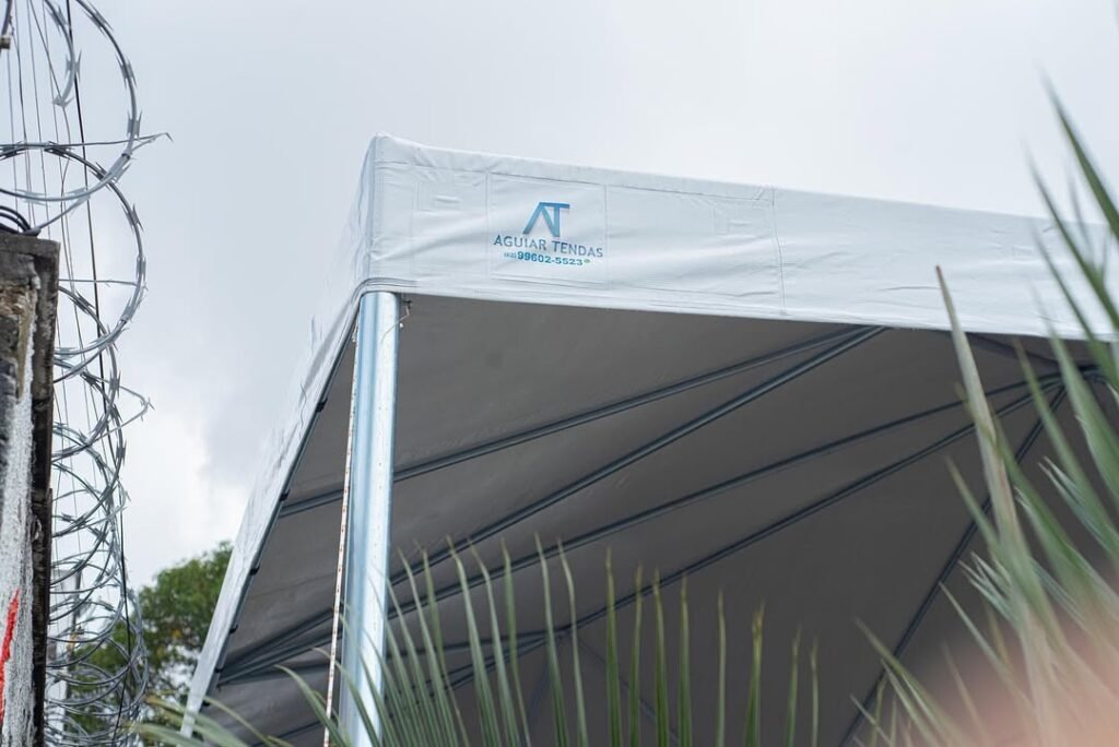 Tenda Piramidal 10x10 vista lateral