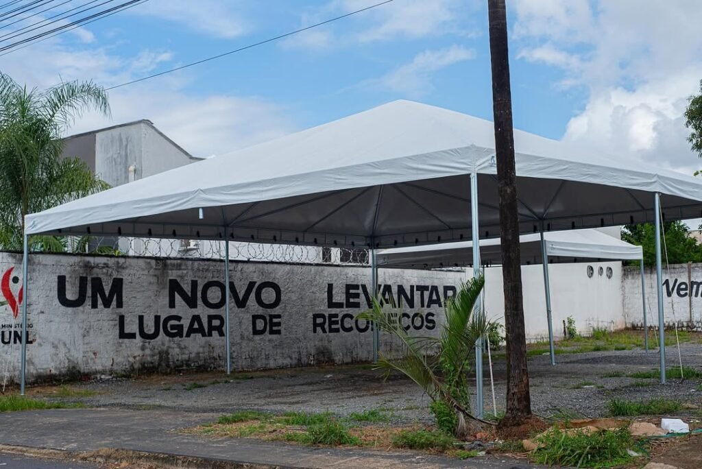 Tenda Piramidal 10x10 estrutura em aço galvanizado